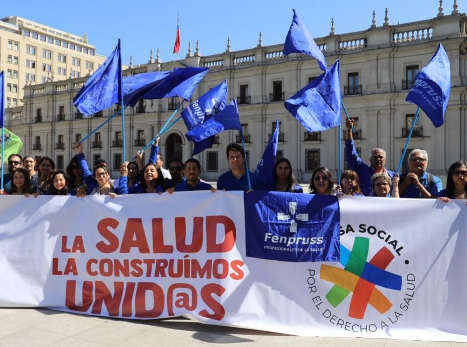 Fenpruss reafirma compromiso en la defensa de la salud pública en acto frente a La Moneda