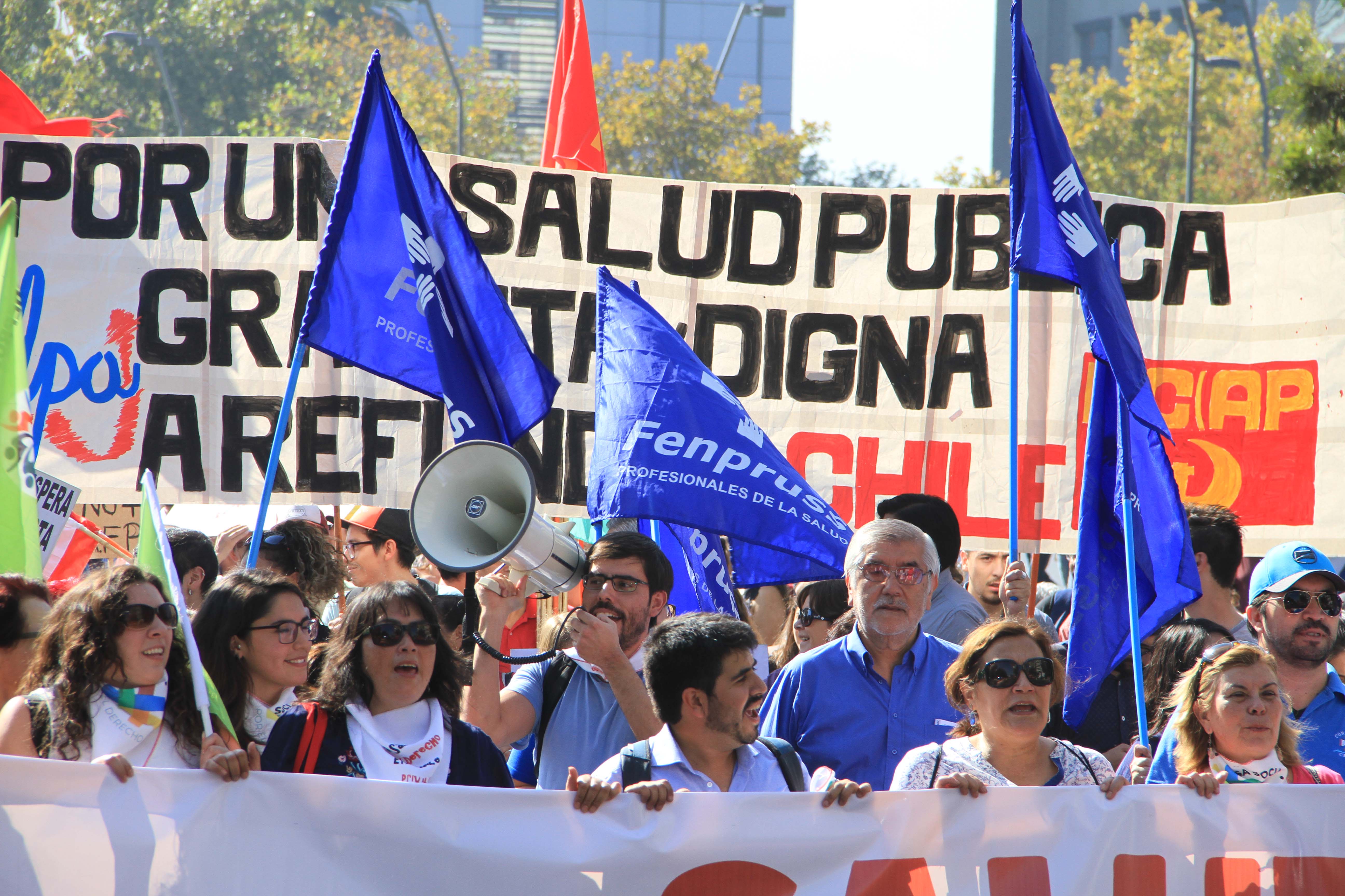 Fenpruss se hizo presente en primera Marcha por el Derecho a la Salud