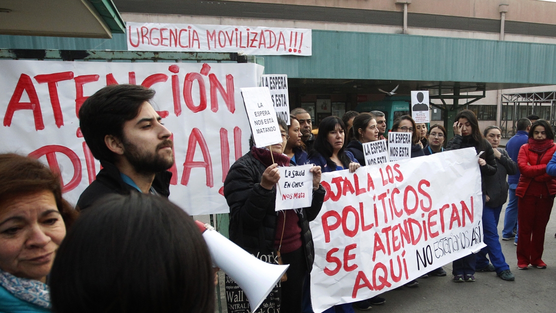 Falta de recursos: el virus permanente de la salud pública chilena