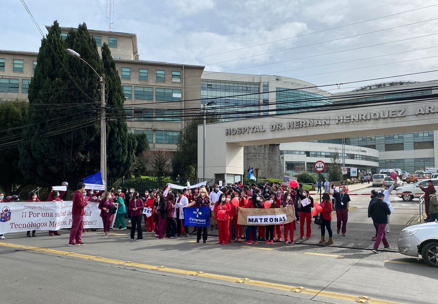 Con una manifestación en el frontis, profesionales del hospital de Temuco rechazan modificación al código sanitario