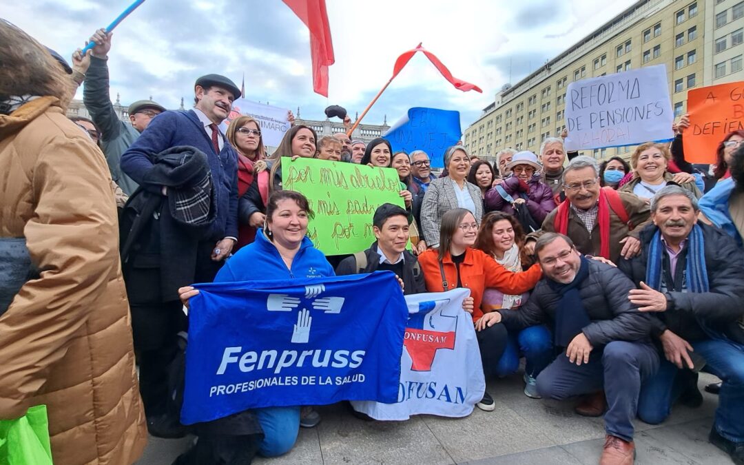 Marcha de los bastones: Fenpruss, junto a  la CUT y agrupaciones ciudadanas exigen agilizar la tramitación de la reforma de pensiones