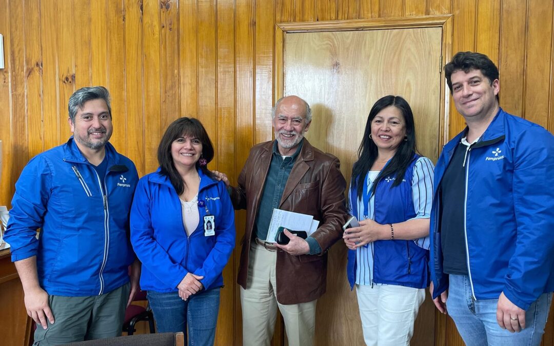 Fenpruss Hospital Valdivia se reúne con senador Iván Flores