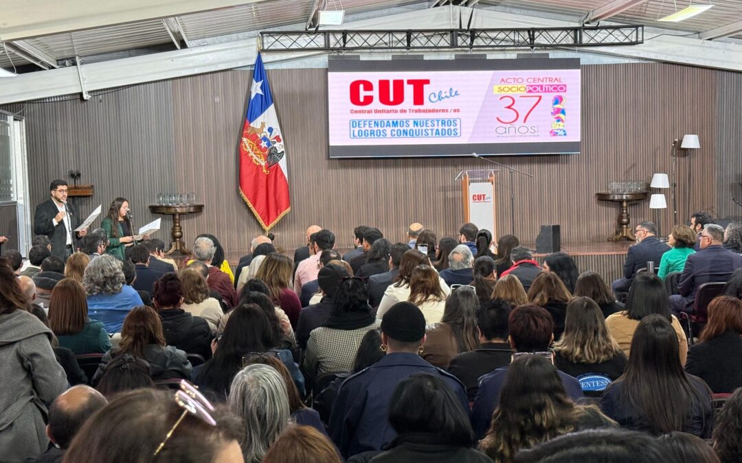 Fenpruss se hace presente en el acto oficial de aniversario de la CUT