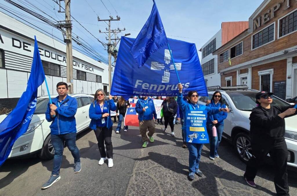Bases de Fenpruss participan en todo el país en banderazo convocado por la CUT