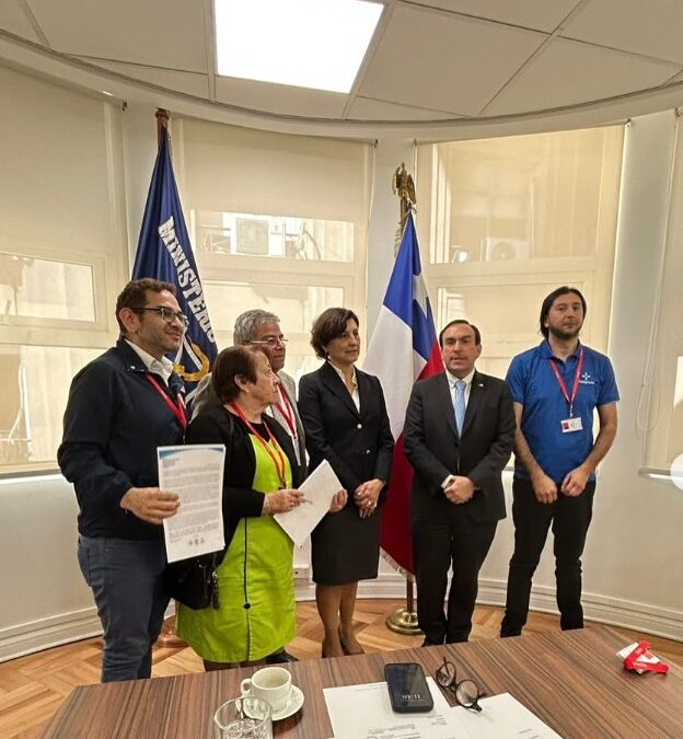 Fenpruss Licantén presenta demandas locales a ministra de Salud