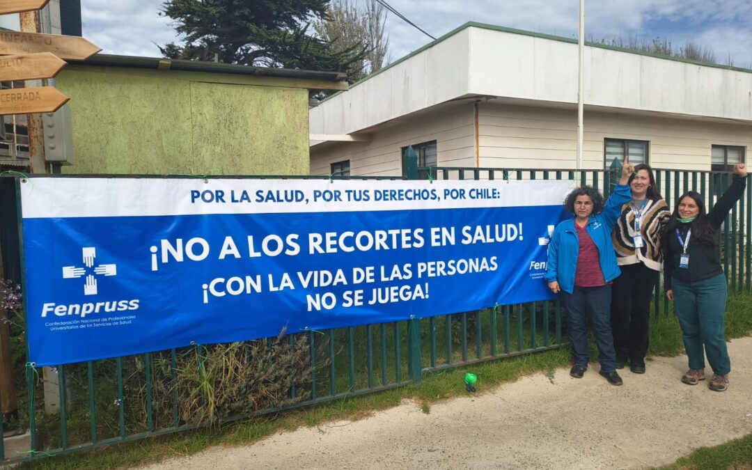 Fenpruss Hospital del Salvador de la Quinta Región despliega lienzo en defensa de la salud pública