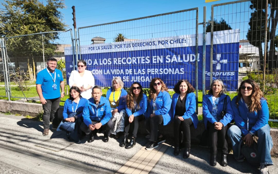 Fenpruss Dirección del SS Talcahuano despliega lienzo en defensa de la salud pública