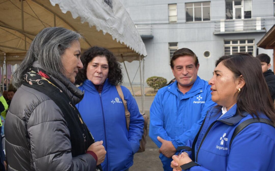 Fenpruss expresó su rechazo al recorte del 3% y programas de salud a la ministra May Chomalí en el Hospital de Nueva Imperial. 