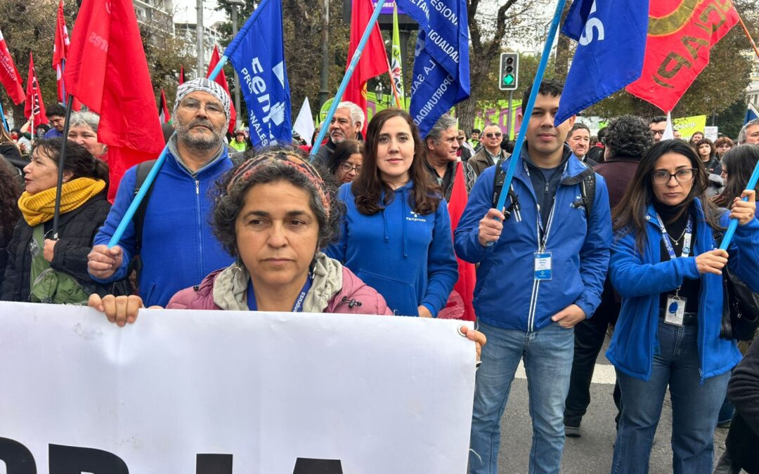 En el contexto de la Cuenta Pública, Fenpruss participa en movilización frente al Congreso Nacional contra recortes en salud