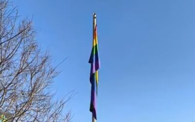 Fenpruss Hospital El Carmen de Maipú participa en izamiento de la bandera del Orgullo