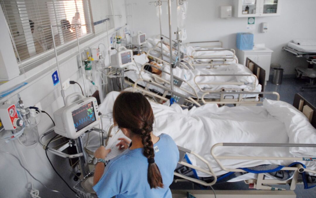 Trabajo decente en salud: Cuidar a quienes cuidan